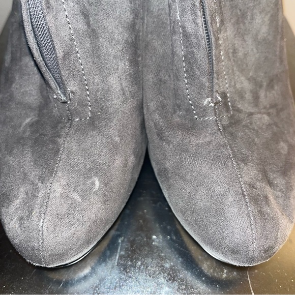 Apt.9 grey suede slip on heeled boots size 10 - Picture 10 of 11